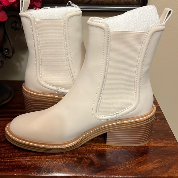 Steve Madden Cabell Bootie in Bone, Size 7 - Picture 9 of 16